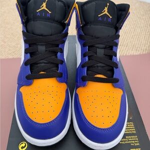 Air Jordan 1 Mid Sneakers Dark Concord, Black and White